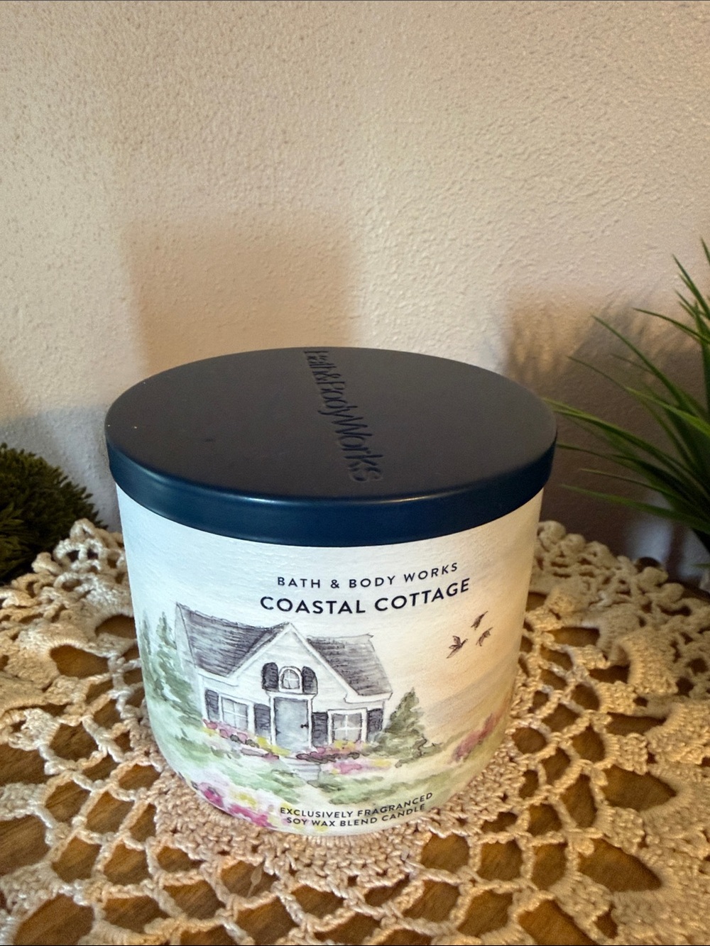 Bath & Body Works Coastal Cottage Candle - Navy & Cream
